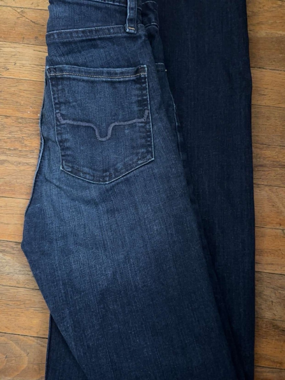 Women’s Slim Straight Jeans in Dark Blue